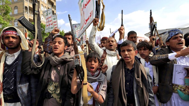 Yemeni Shiite Muslim supporters of the Iran-backed Huthi rebels brandish weapons as they gather to mark the tenth day of the month of Muharram which marks the peak of Ashura, in the capital Sanaa, on August 19, 2021. - Ashura is a period of mourning in remembrance of the seventh-century martyrdom Imam Hussein, who was killed in the battle of Karbala in modern-day Iraq, in 680 AD. (Photo by Mohammed HUWAIS / AFP)