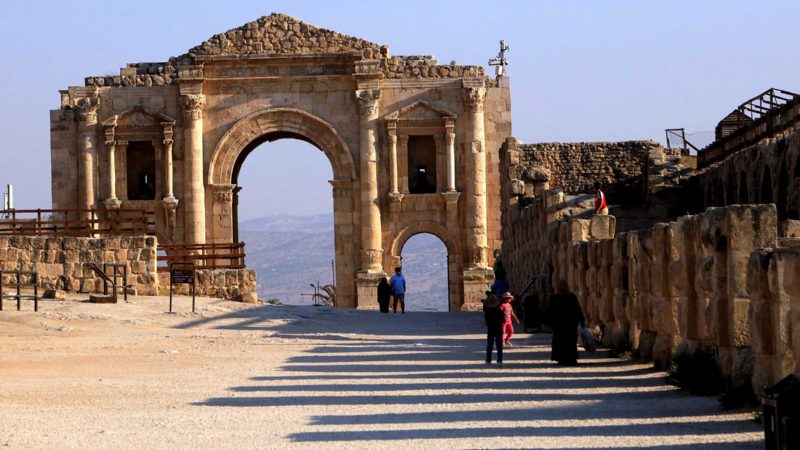 (210808) -- JERASH (JORDAN), Aug. 8, 2021 (Xinhua) -- Tourists visit the Roman archeological site in Jerash, Jordan, on Aug. 8, 2021. The ruined city of Jerash is Jordan's largest Roman archeological site, which has ceremonial gates, colonnaded avenues, temples and theaters. (Photo by Mohammad Abu Ghosh/Xinhua)