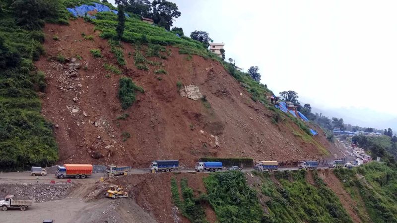 खत्री पौवाको पहिरो : खतराको घण्टी