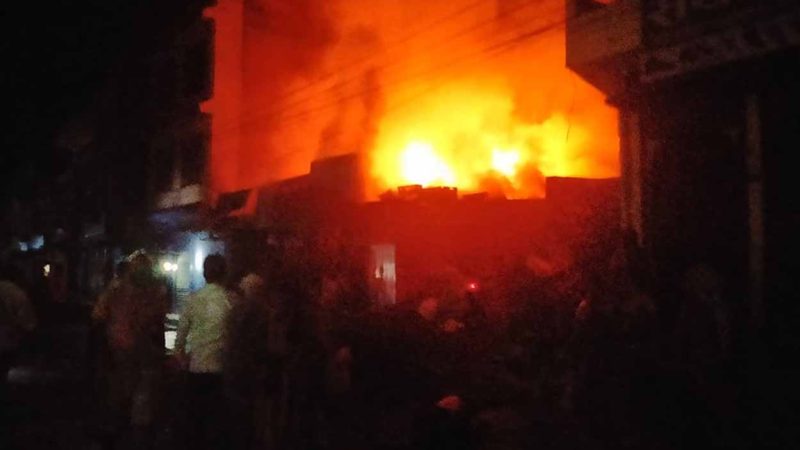बेनीमा आगलागी : दुई पसलमा क्षति