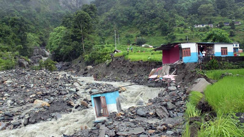 बाढीले एक घर बगायो, ४५ घर जोखिममा