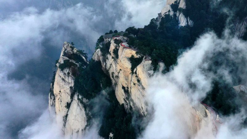 (210815) -- HUASHAN, Aug. 15, 2021 (Xinhua) -- Aerial photo taken on Aug. 14, 2021 shows the mist-shrouded Mount Huashan in Weinan City, northwest China's Shaanxi Province. (Xinhua/Tao Ming)