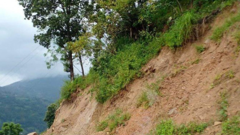 हेलम्बु राजमार्ग अवरुद्ध
