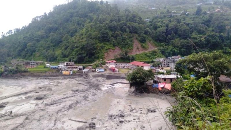 सडक सफा नगर्दा यातायातका साधन चल्न सकेनन्