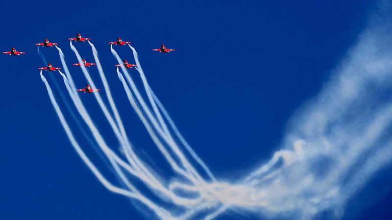 The Surya Kiran Aerobatic Team (SKAT) flies over Dal lake during an air show conducted by Indian Air Force (IAF) in Srinagar on September 26, 2021. (Photo by TAUSEEF MUSTAFA / AFP)