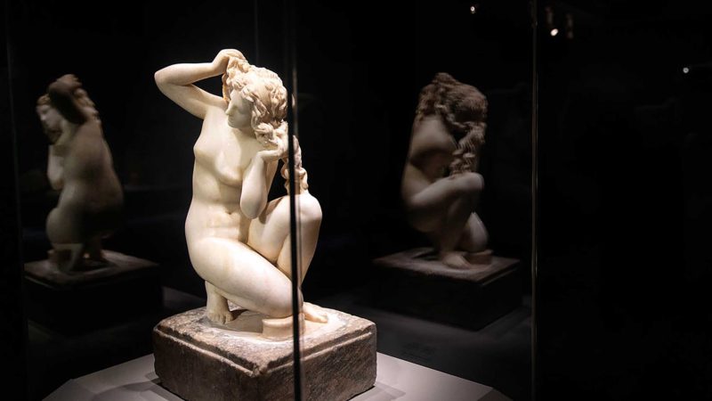(210927) -- ATHENS, Sept. 27, 2021 (Xinhua) -- A marble statuette of Aphrodite after her bath is seen during a preview of the exhibition "Kallos, The Ultimate Beauty" at the Museum of Cycladic Art in Athens, Greece, on Sept. 27, 2021. A new exhibition by the Museum of Cycladic Art in Athens invites visitors to reflect on their personal notion of ultimate beauty by taking them on a time-travel in ancient Greece. Through 300 antiquities gathered from 52 museums, Ephorates of Antiquities and collections in Greece, Italy and the Vatican, the exhibition entitled "Kallos, The Ultimate Beauty," presents what this concept meant in everyday life and the philosophical discourse in ancient Greece, the organizers told a press conference on Monday. (Xinhua/Marios Lolos)