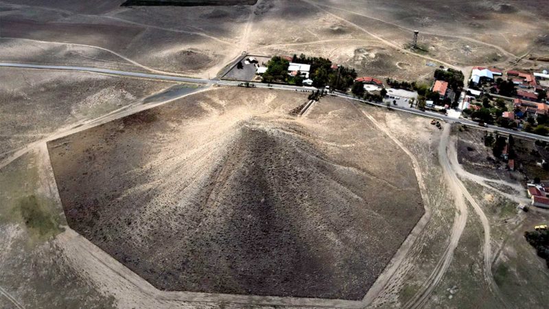 ANKARA, Sept. 23, 2021 (Xinhua) -- Aerial photo taken on Sept. 22, 2021 shows the ancient city of Gordion, located about 70 km southwest of the Turkish capital Ankara. (Photo by Mustafa Kaya/Xinhua)