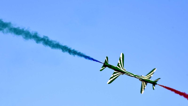 (210923) -- RIYADH, Sept. 23, 2021 (Xinhua) -- Photo taken on Sept. 22, 2021 shows the Saudi Hawks super low flight aerobatics at the Um Ajlan Park in Riyadh, Saudi Arabia.
 The airshow was held here on Wednesday and Thursday to celebrate the country's National Day. (Xinhua/Wang Haizhou)