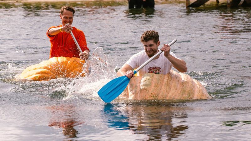 (210920) -- MECHERNICH, Sept. 20, 2021 (Xinhua) -- Participants paddle in hollow pumpkins on a lake during a traditional pumpkin festival in Mechernich, a town near Cologne, Germany, on Sept. 19, 2021. (Photo by Tang Ying/Xinhua)