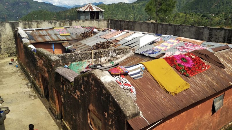 बैतडी कारागारमा क्षमताभन्दा तेब्बर कैदीबन्दी, खाटमाथि खाट राखेर ओछ्यान