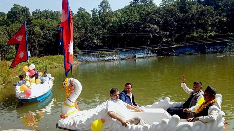 बाह्रकुने तालमा डुङ्गा सरर…