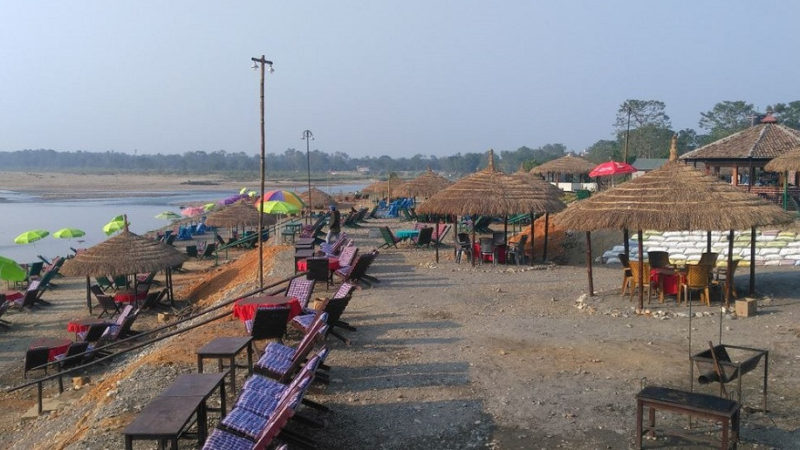 सौराहाका होटलका सबै कोठा ‘बुकिङ’