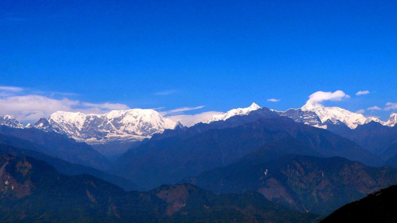 सङखुवासभाको चिचिला गाउँपालिकाबाट देखिएको विश्वको पाँचौ अग्लो मकालु हिमाल । तस्बिर: भविन कार्की/रासस