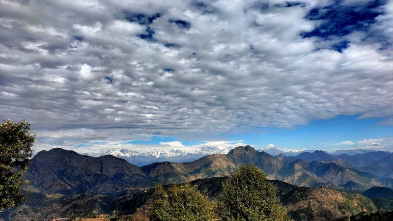 बैतडीको सतबाँझबाट देखिएको सुन्दर दृश्य । तस्वीर : विनोदसिंह विष्ट/ रासस