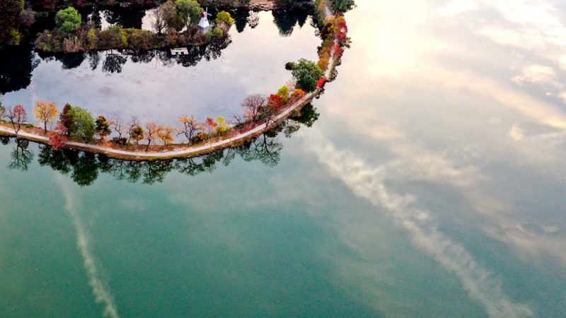  NANJING, Nov. 16, 2021 (Xinhua) -- Aerial photo taken on Nov. 16, 2021 shows a view of Qianhu Lake park in Nanjing, east China's Jiangsu Province. (Xinhua/Yang Lei)