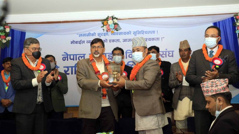 स्वदेशमै मोबाइल उत्पादनमा जोड दिन अर्थमन्त्रीको आग्रह