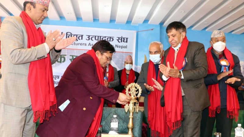 स्वच्छ ऊर्जा प्रयोग गरौँ, ग्यास चुलो छोडौँ : मन्त्री भुसाल