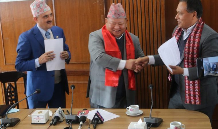प्राधिकरणका कर्मचारी र सामान नेपाल एयरलाइन्सले बोक्ने सम्झौतामा हस्ताक्षर