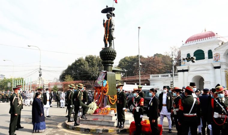 राष्ट्रपतिद्वारा राष्ट्रनिर्माता पृथ्वीनारायण शाहका सालिकमा पुष्पहार